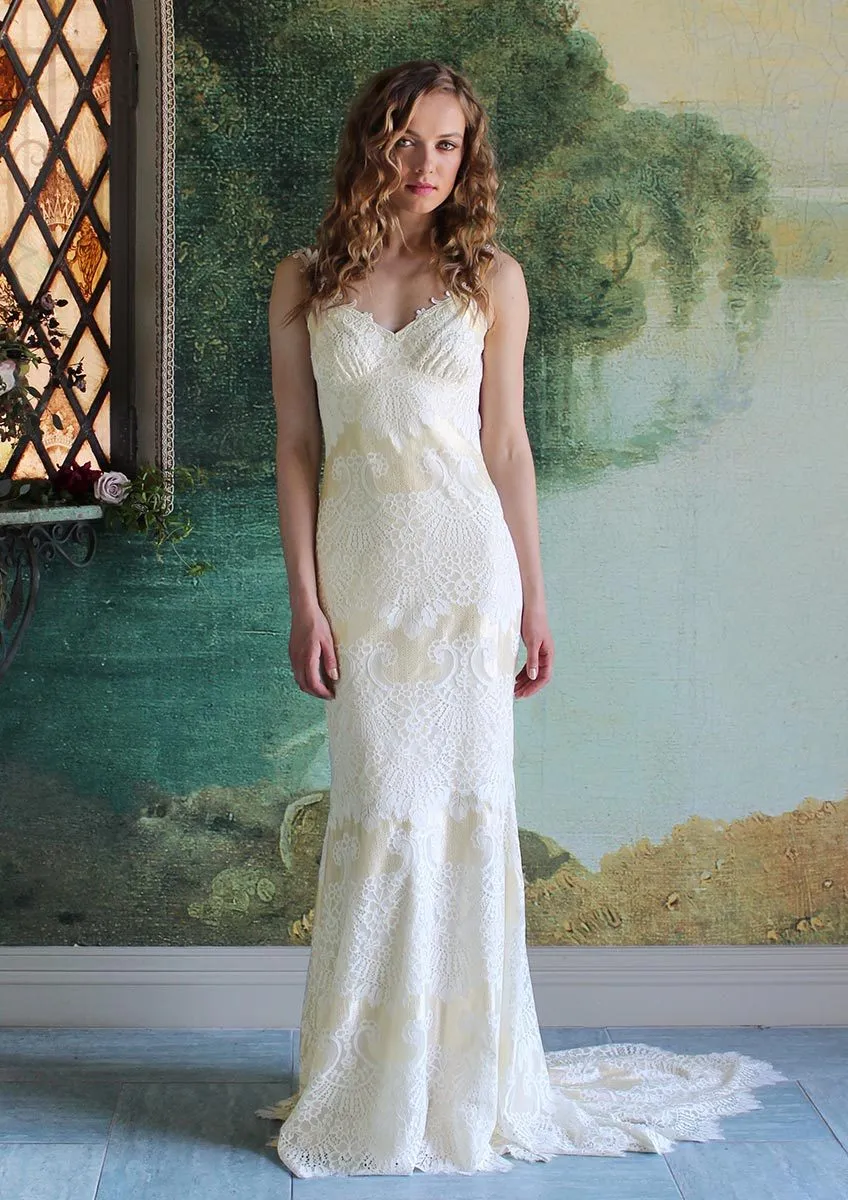 Dakota Sample Gown